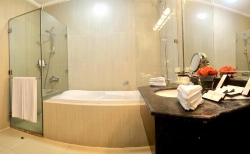 Magnum Hotel Suites image 40
